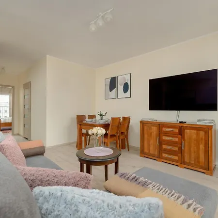 Wilczak Spacious With Free Garage By Renters Apartment Poznan