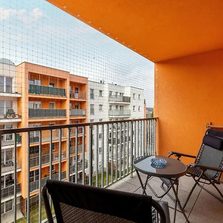 Wilczak Spacious With Free Garage By Renters Appartamento *